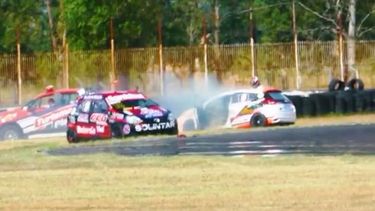 ACCIDENTE. Los autos de Marchesse y Possiel tras el choque en la clasificación del sábado. ACCIDENTE. Los autos de Marchesse y Possiel tras el choque en la clasificación del sábado.