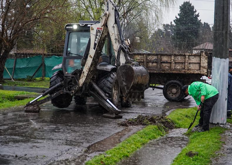 El Municipio continuó este viernes con tareas de limpieza y desobstrucción.&nbsp;