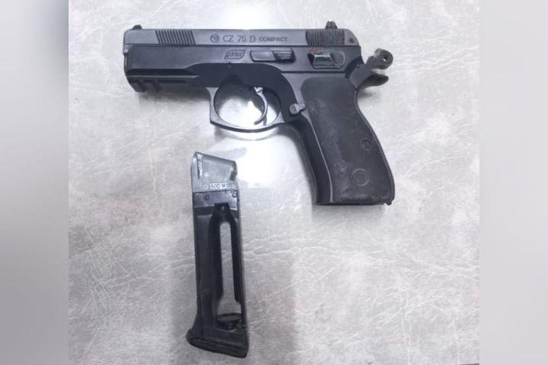 La policía secuestró el arma utilizada por el hombre para cometer las amenazas.&nbsp;