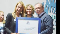 SOLIDARIDAD. Fifi Palou y Maru Botana con Zúccaro..