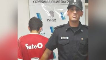 DETENIDO. Tiene 23 años y fue sorprendido en el patio de la casa que intentaba robar.