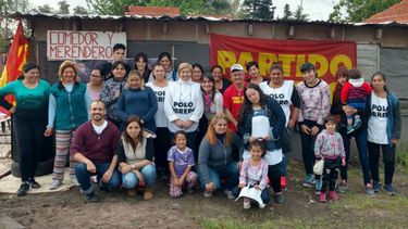 EQUIPO. Del Pla, con los candidatos y los organizadores del comedor..