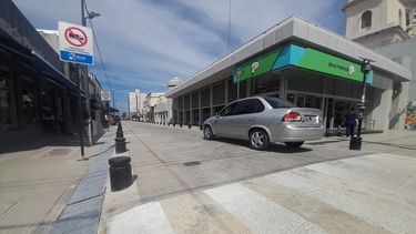 despues de 18 anos, reabrio al transito la peatonal de la calle rivadavia