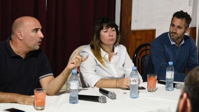 ESCENARIO. Fraschina, junto a la diputada Portos y el concejal Achával..