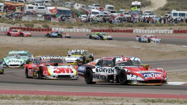 IMPASABLE. Rossi manejó la carrera a placer, pese al asedio de Werner en el relanzamiento..