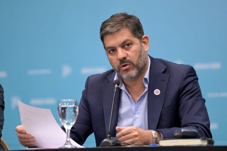 TIEMPO DE DESCUENTO El ministro de Gobierno Carlos Bianco pidi aprobar el presupuesto