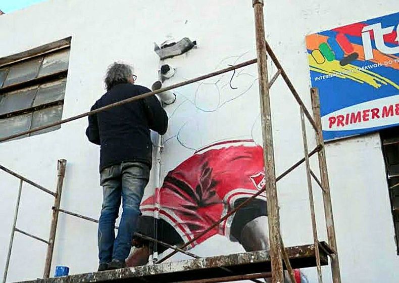 El mural que pintó en el Club Sportivo Pilar.