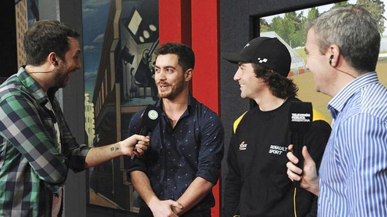 Podio virtual de TC. Lucas Caparroz se subió al podio virtual de los festejos de los 80 años y 1.000 kilómetros del TC. El pilarense fue uno de los 4 finalistas amateurs del Torneo Carreras Argentinas, junto a Camilo Echevarría, Juan Trucco, Manuel Urcera y Bautista De Benedictis. Fue transmitido por la TV Pública y culminó 3º..