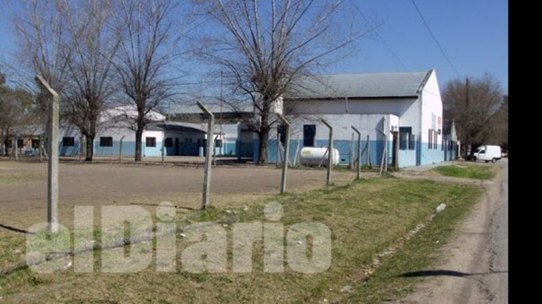 Desprotegida. Los postes indican que alguna vez hubo un alambrado..