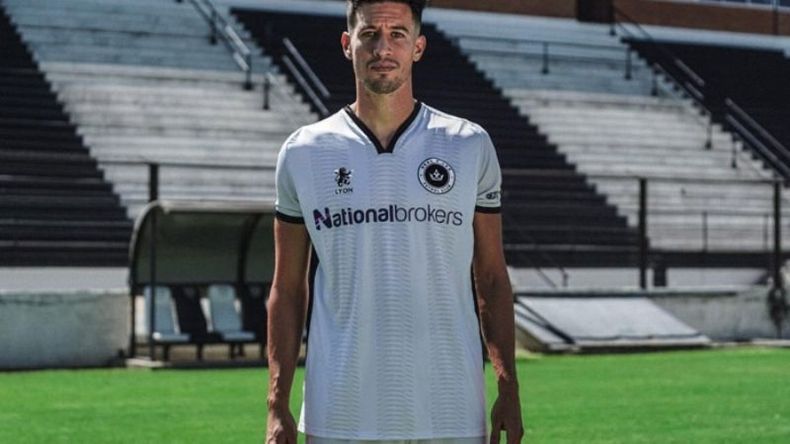 DEFENSOR. Con la camiseta de Real, Crocco anotó su único gol ante Excursionistas..
