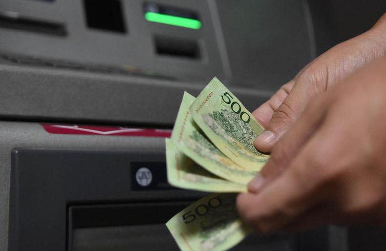 Lo dispuso el Banco Central, que cuadruplicó el monto mínimo obligatorio que las terminales tienen que dar a los clientes por cada retiro diario.
