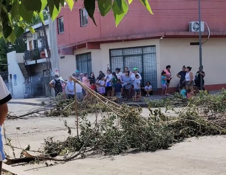 Vecinos cortan en Noruega y Pilcomayo.
