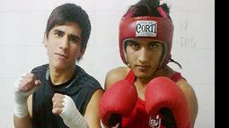 AL RING. Mercado (der.) debutará esta noche en la velada de Liniers..