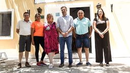 ENCUENTRO. Achával dialogó con los vecinos que integran la entidad..