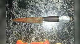 ARMA. El cuchillo del agresor que terminó siendo usado en su contra..