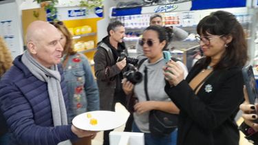 QUESO. Espert en una fiambrería de Pilar durante la campaña 2023.