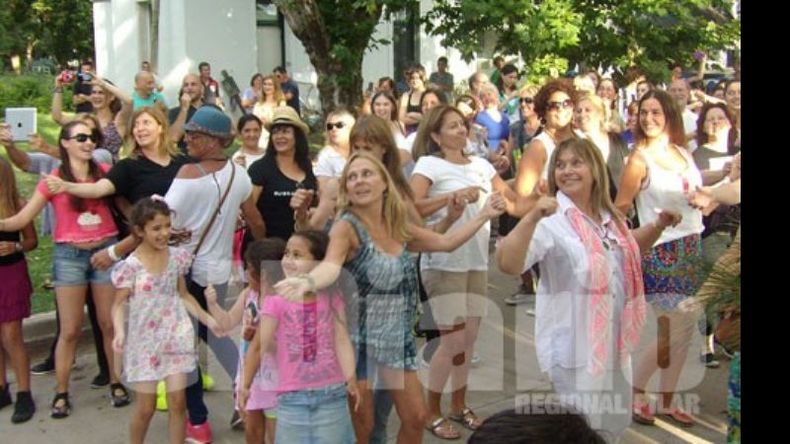 Los pilarenses también se movieron al ritmo de la solidaridad..
