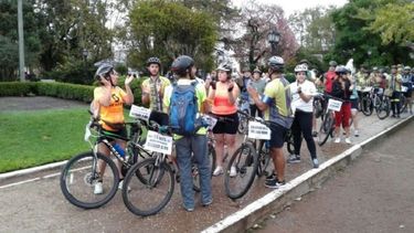 NADA CAMBIÓ. La protesta de hace meses, en la plaza de Pilar..