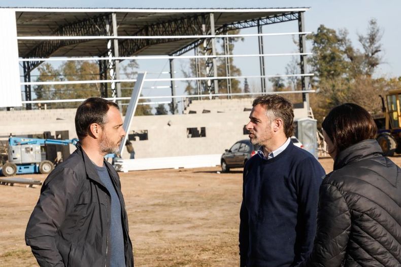RECORRIDA. Achával supervisó la obra junto a Laurent y Beláustegui. &nbsp;