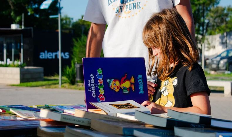 Compartiendo Letras vuelve al Paseo Antonio Toro.