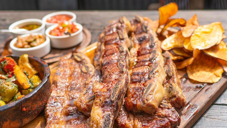 Disfrutar de un buen asado de tira. (eldiarioar.com)..png