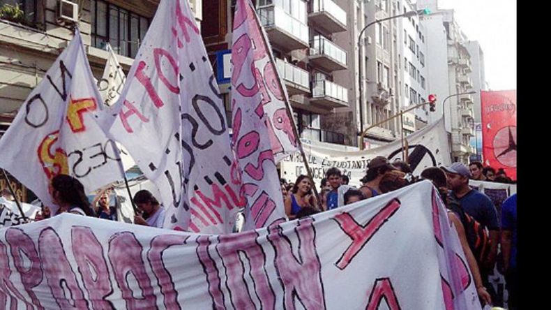 Los trabajadores volvieron a cortar Corrientes y Callao..