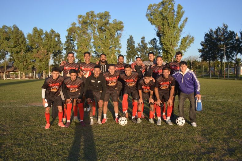 EQUIPO. Derqui ganó un duelo clave para salir del fondo de la tabla.