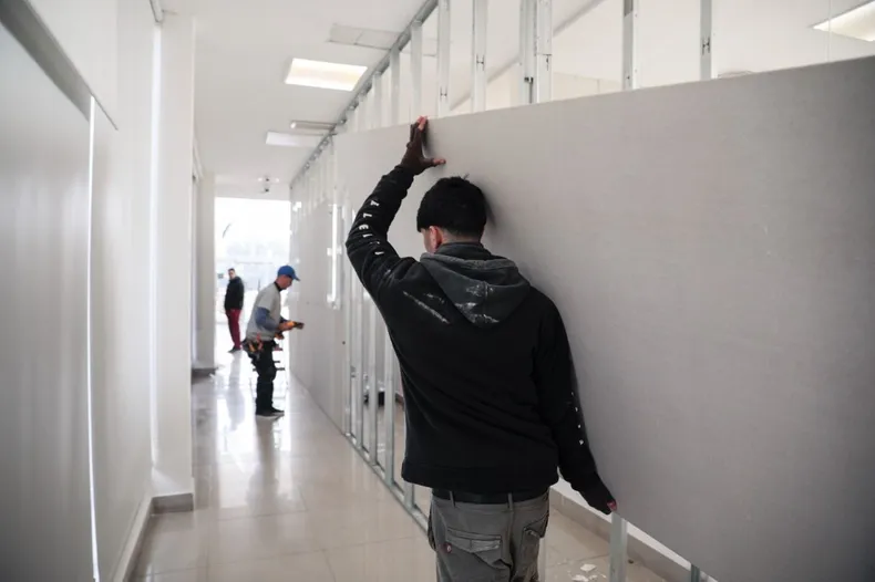 EN OBRA. Detalle de la ampliación del Hospital Central de Pilar.