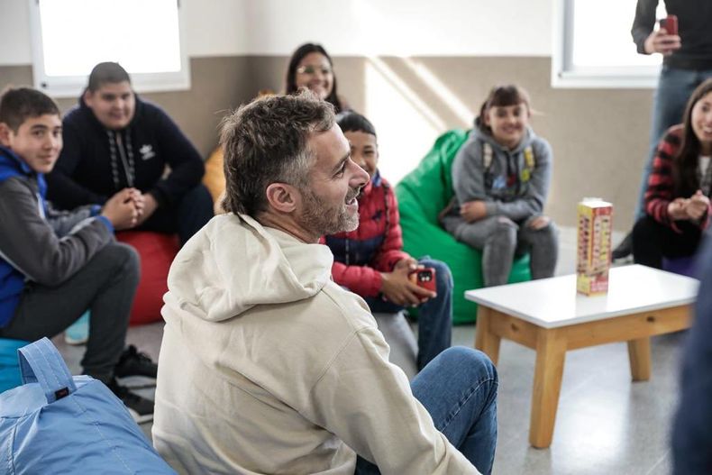 CON LOS PIBES. Achával enfoca su agenda en la educación.