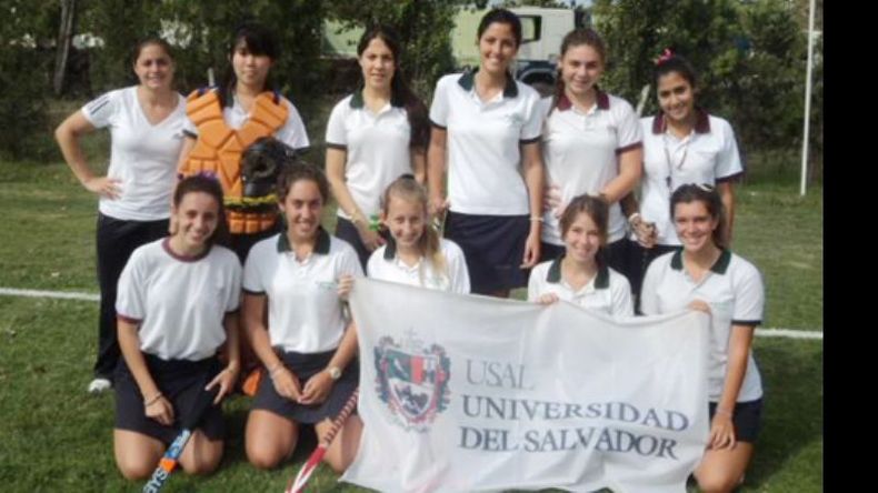 Las chicas del colegio North Hills están en carrera por la corona 2012..