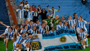 ALEGRÍA. La Selección Argentina Sub 20 clasificó al Mundial con Belén Ludueña y Annika Paz.