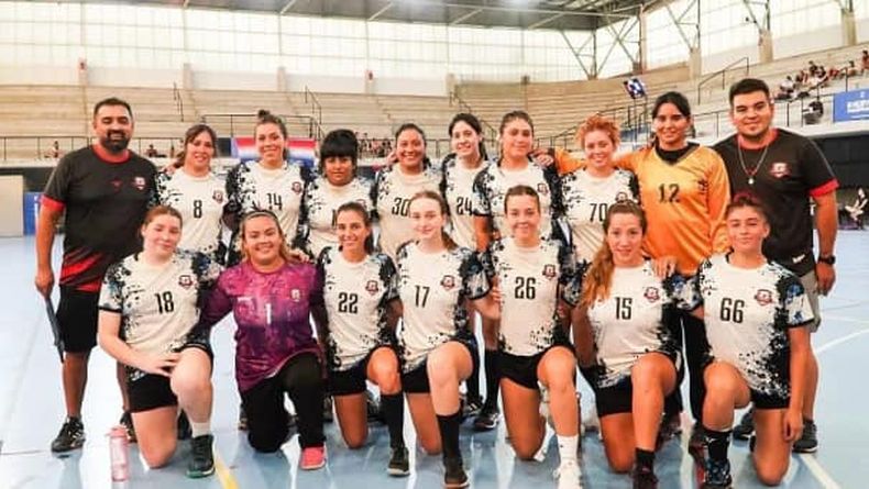 La Copa Municipal se juega en la rama femenina y masculina en el Microestadio de Pilar.