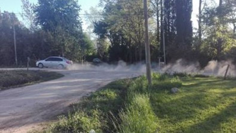 Los vecinos registran el paso de los autos a alta velocidad..