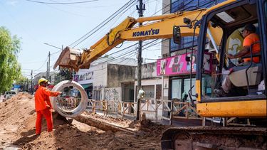 Las obras en el centro de Pilar tienen como objetivo mejorar el drenaje del agua y conectar el nuevo sistema de desagües al Río Luján.&nbsp;