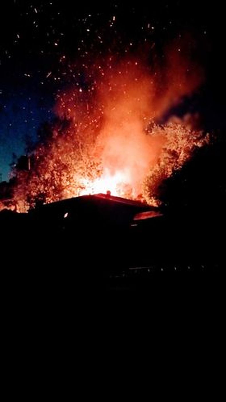 El incendio afectó por completo a una vivienda del barrio Luchetti.&nbsp;