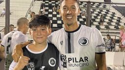 GOL. “Siempre es lindo convertir, y más de local con nuestra gente”, afirmó Crocco que posa con un alcanza pelota.