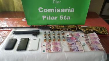 cuatro albaniles detenidos por robar en una casa