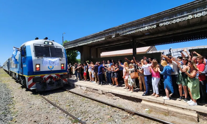 FRUSTRACIÓN. Los vecinos habían recibido con entusiasmo la vuelta de los trenes. &nbsp;