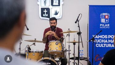 el baterista de eruca sativa dio una clinica en pilar