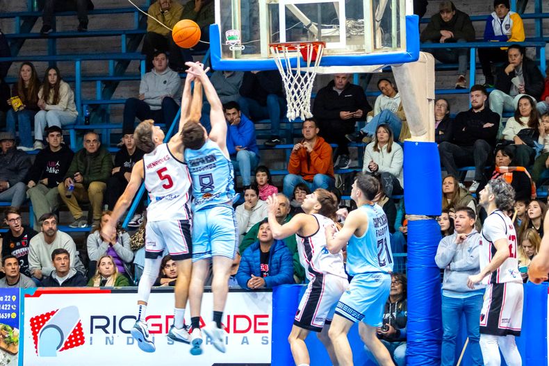 Presidente Derqui ganó un partido clave en Entre Ríos.