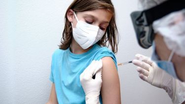 Las vacunas de Pfizer serán destinadas a menores de edad. .