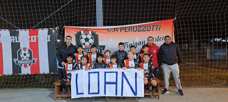 La categoría 2013 de Peruzzotti, competirá en el torneo de Rafaela, se suma al pedido por la aparición de Loan, en Corrientes.