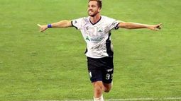 Molina anotó 10 goles en 27 partidos..