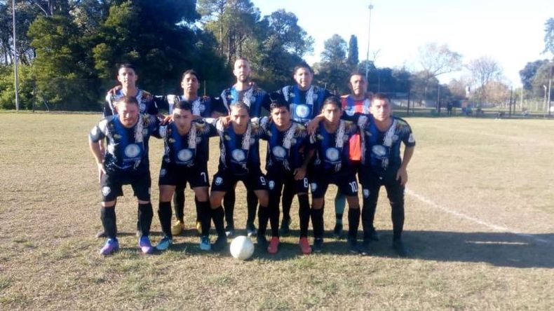 La formación de La Nueva, que dividió puntos ante Reino. .