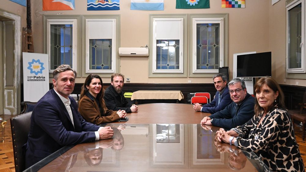Federico Achával y sus pares Federico Otermin y Mariel Fernández se reunieron con los diputados nacionales Germán Martínez, Guillermo Michel y María Teresa García.