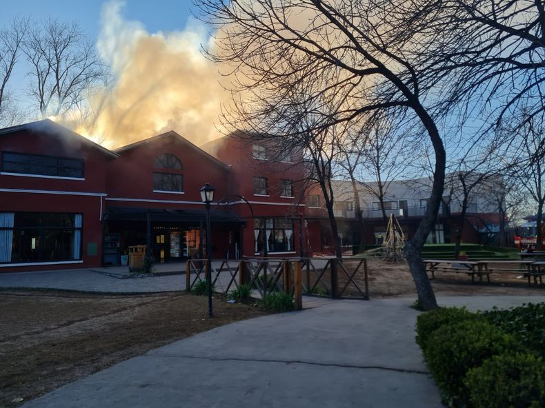 El fuego se produjo en las instalaciones del bufet del colegio.&nbsp;