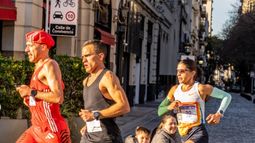 Daiana Ocampo por las calles de Buenos Aires.
