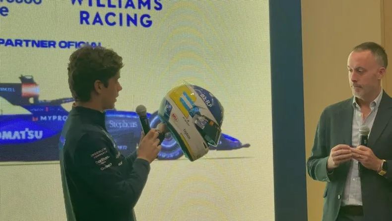 HOMENAJE. Colapinto correrá en México y Brasil con una réplica del casco de Reutemann.