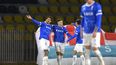 GOLEADORES. Zampedri (9) va a festejar con Pesadilla Gómez el tanto del triunfo.