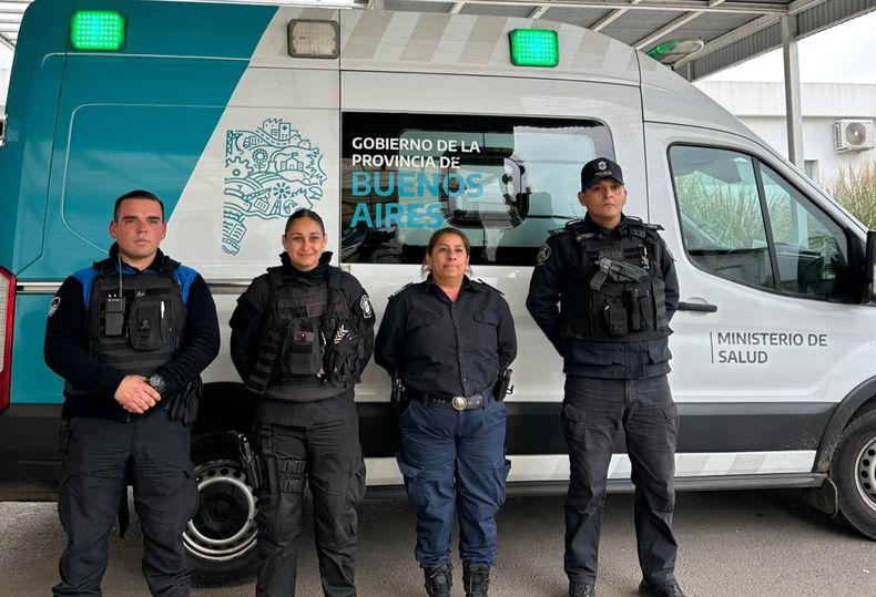 Los policías que asistieron un parto de una casa de Del Viso.